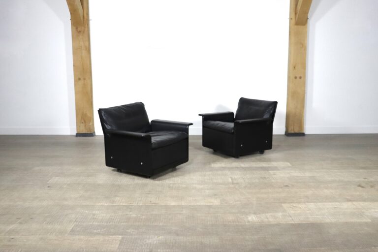 Pair of Dieter Rams model 620 lounge chairs in black leather for Vitsoe, 1980s