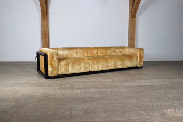 Carlo Scarpa Cornaro sofa for Simon Gavina Italy 1973
