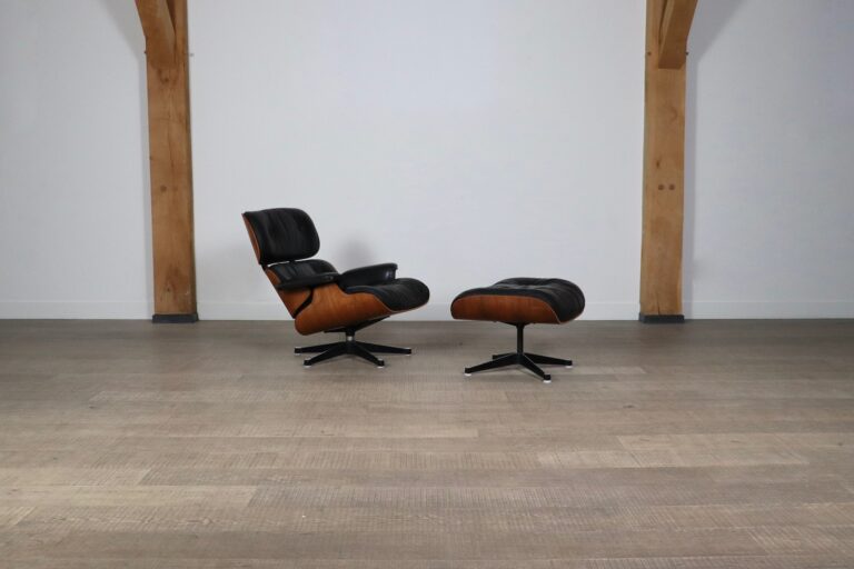 Eames Lounge chair with ottoman by Charles and Ray Eames for Herman Miller, 1970s