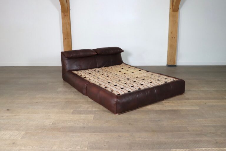 Le Bambole bed in Buffalo leather by Mario Bellini for B&B Italia, 1970s