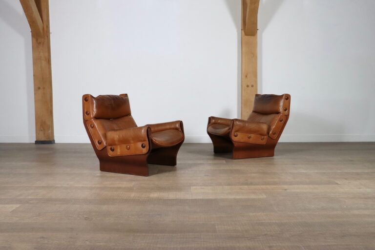 Pair of Canada P110 chairs in cognac leather by Osvaldo Borsani for Tecno, Italy 1965