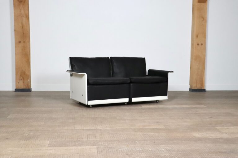 Dieter Rams model 620 Two seater sofa in Black leather for Vitsoe, 1980s