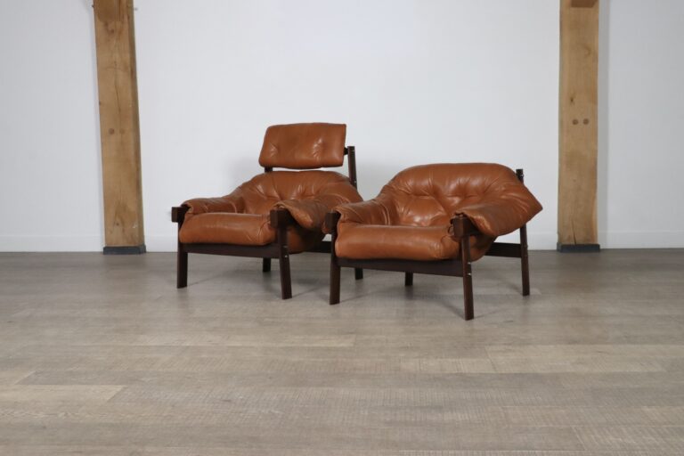Pair of Percival Lafer MP-41 lounge chairs in cognac leather, Brazil 1970s