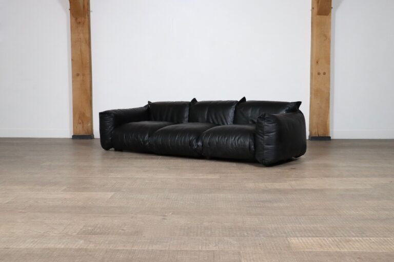 First edition Mario Marenco sofa in black leather for arflex, 1970s