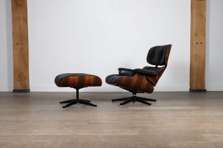 Eames Lounge chair with ottoman by Charles and Ray Eames for Herman Miller, 1970s