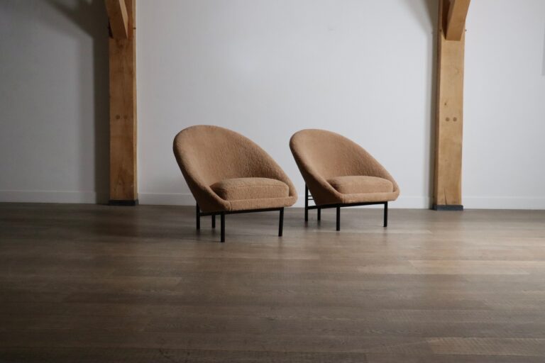 Theo Ruth for Artifort F115 lounge chairs in beige teddy and metal , 1950s