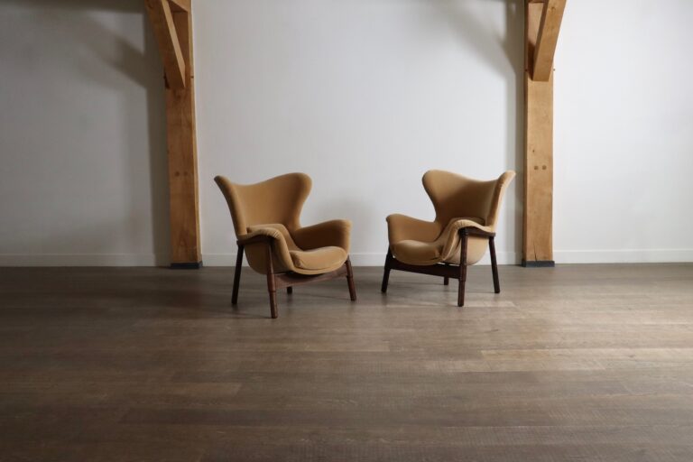 Pair of sculptural lounge chairs in mohair and rosewood, Italy 1950s