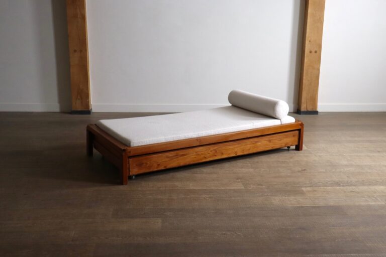 Pierre Chapo L03 daybed in Solid Elm, France 1960s