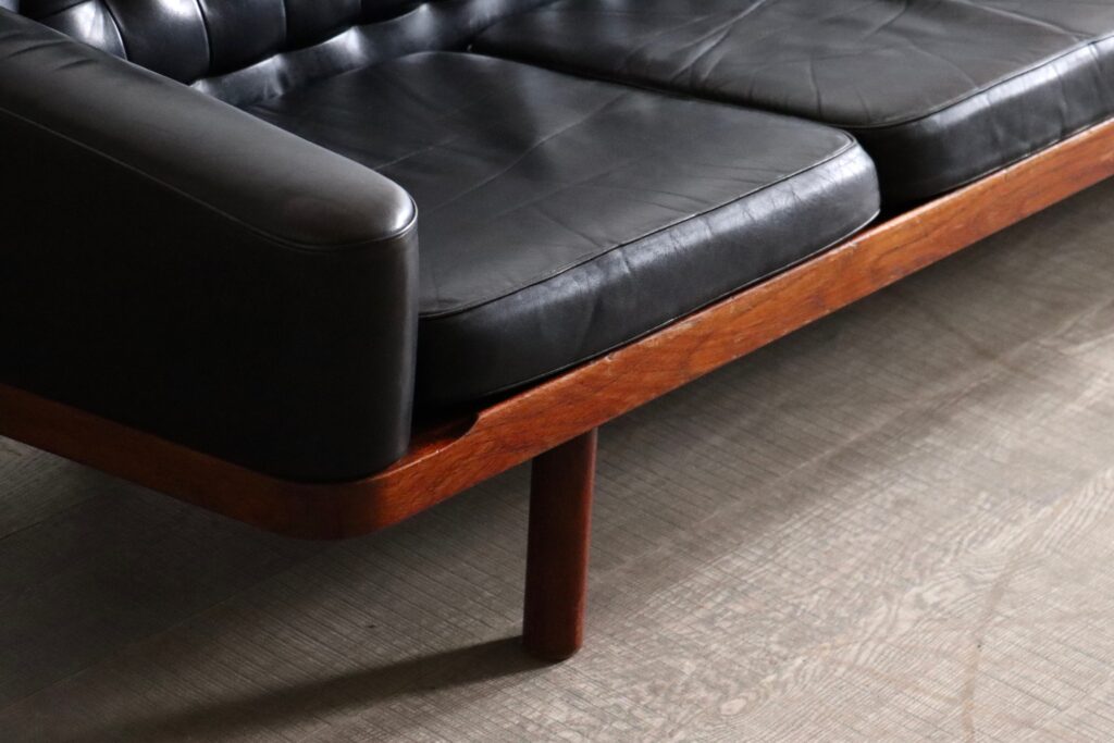 Arne Halvorsen sofa model '2010' in black leather Norway 1960s