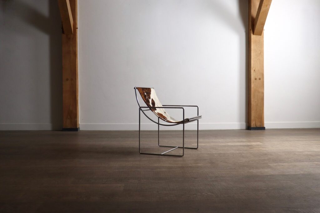 Side view of the Odile Mir Filo Model 203 lounge chair with tubular chrome frame.