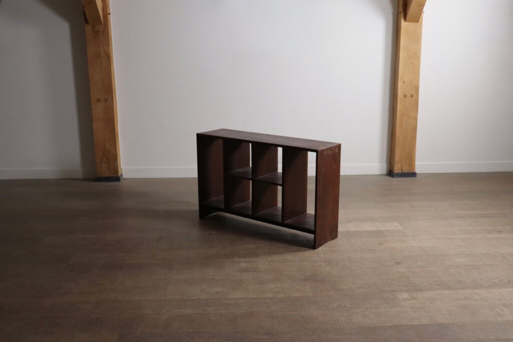 Side view of the Pierre Jeanneret six-hole storage rack