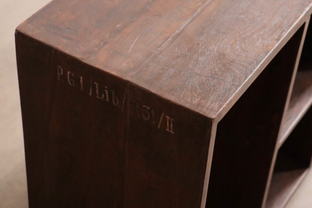 Solid sisso wood construction of the PJ-R-27-A file rack