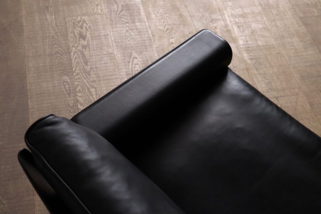 Dieter Rams Model 620 armchairs in black leather, 1980s Vitsœ edition
