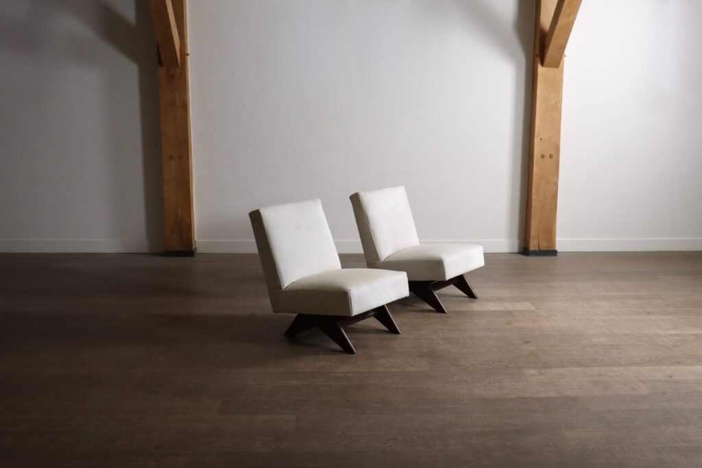 Pierre Jeanneret PJ-SI-36-A lounge chairs with solid teak frames and white cowhide
