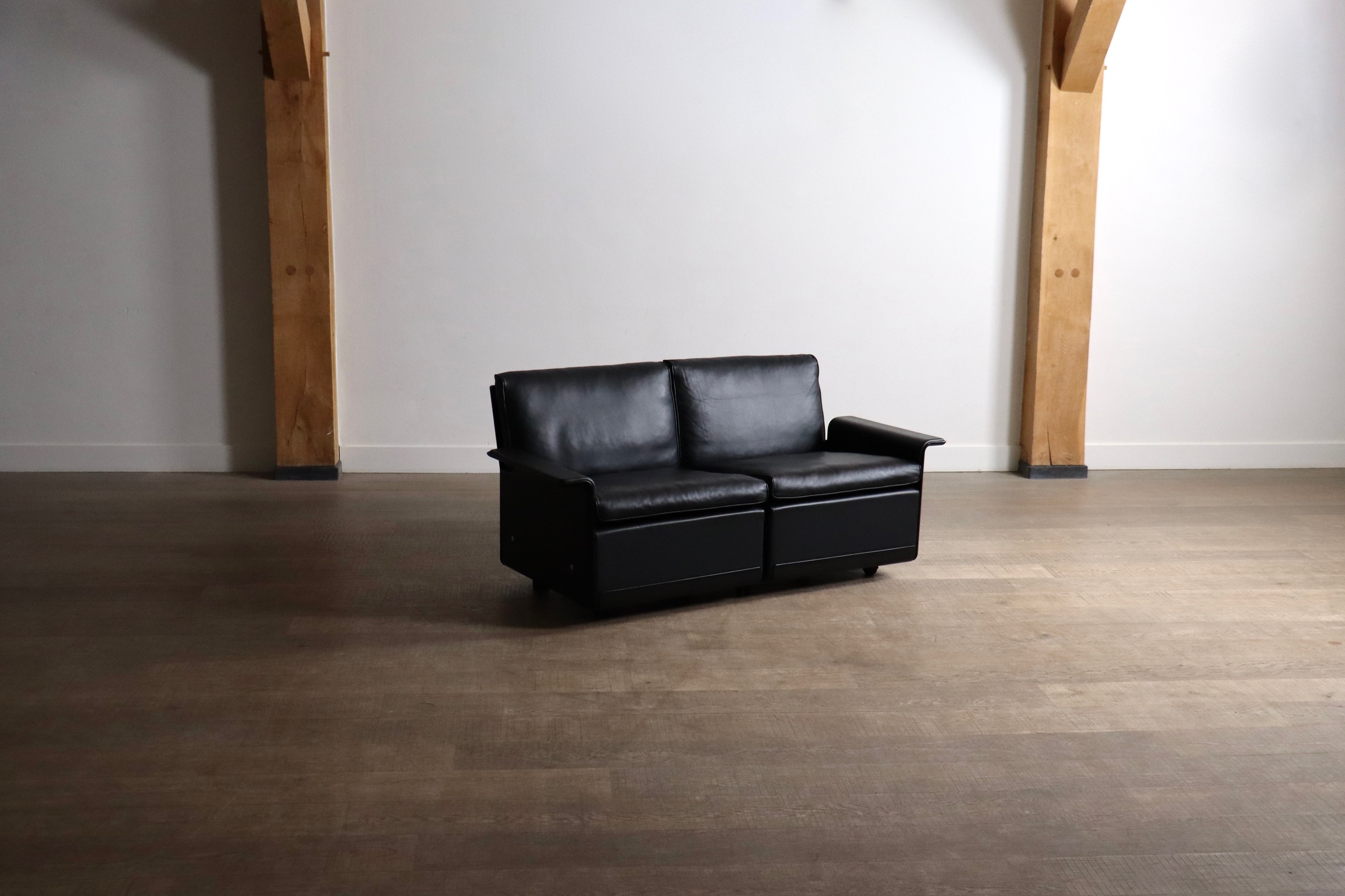 Black leather Dieter Rams Model 620 two-seater sofa for Vitsoe