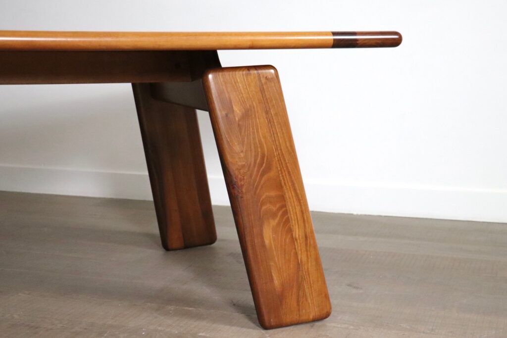 Mario Marenco Mobil Girgi dining table with distinctive Italian modernist form