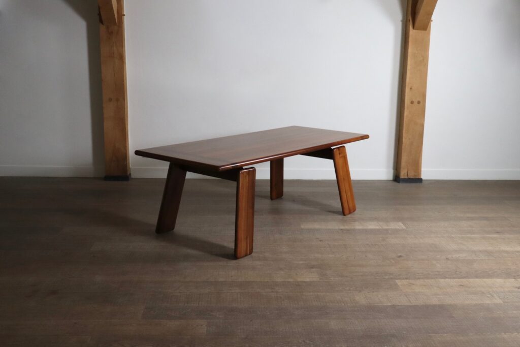 Italian modernist dining table by Mario Marenco, produced by Mobil Girgi
