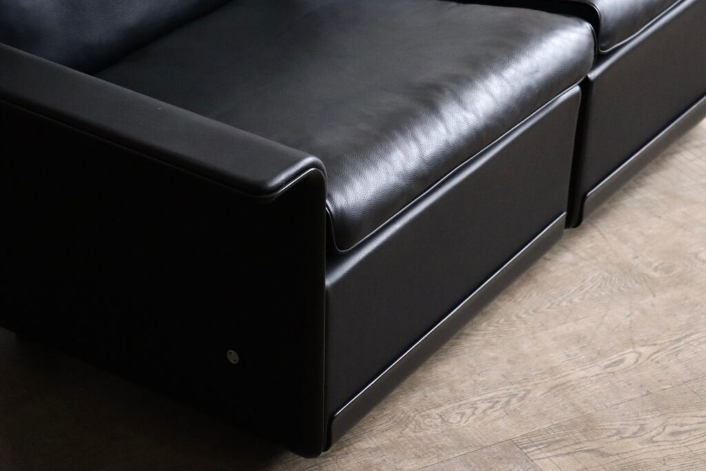 Vintage black leather 620 sofa designed by Dieter Rams