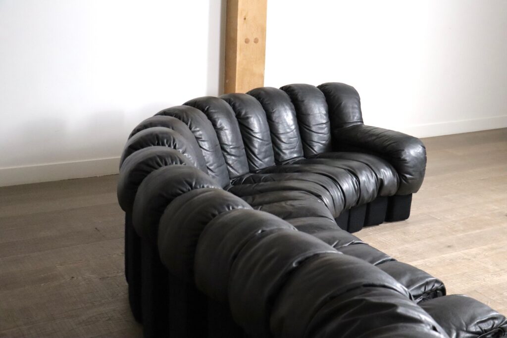 Side view of De Sede DS 600 Non-Stop sectional leather sofa, 1970s